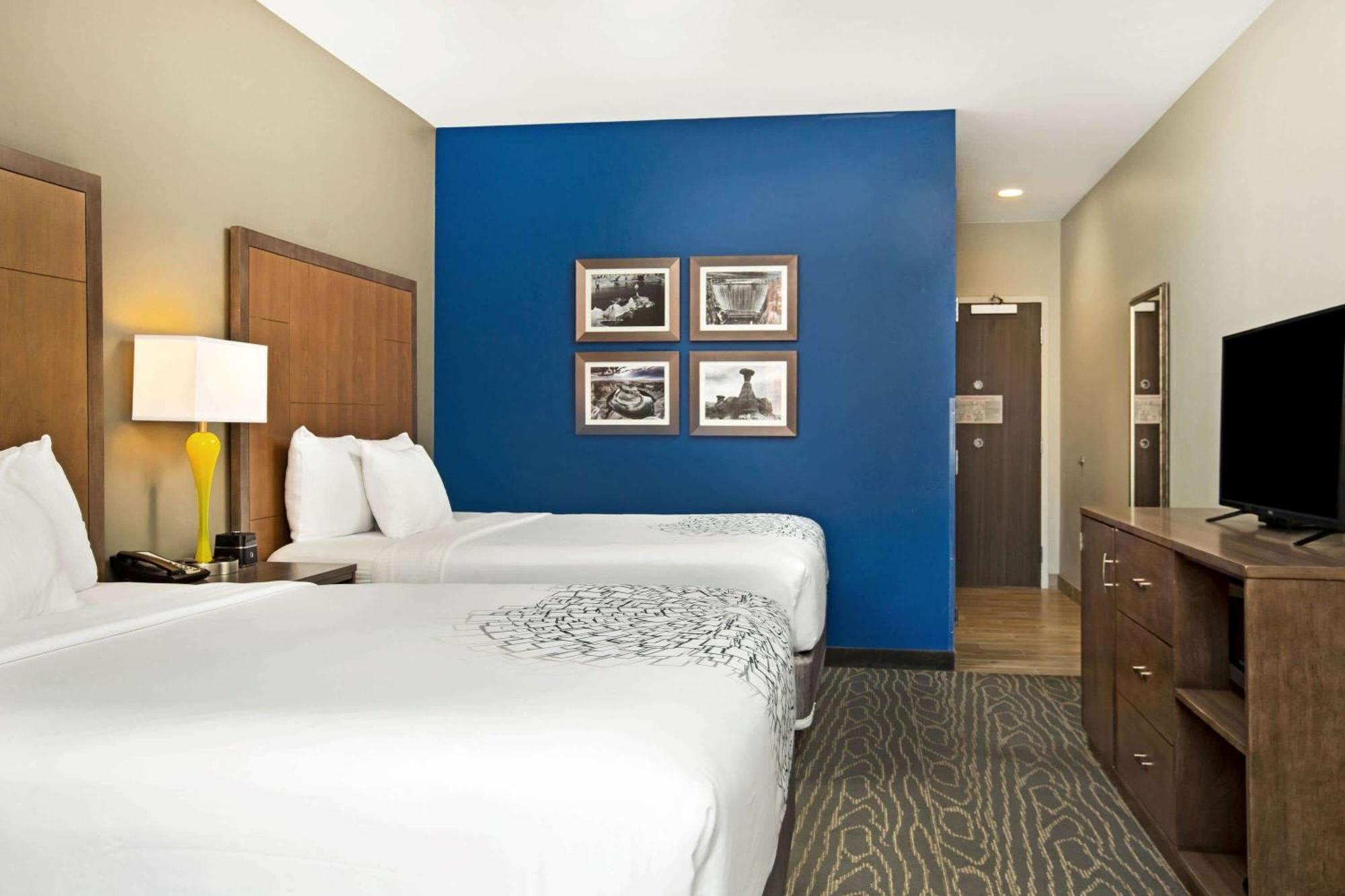 Queen Room Two Queen Beds Mobility Hearing Access or Non-Smoking