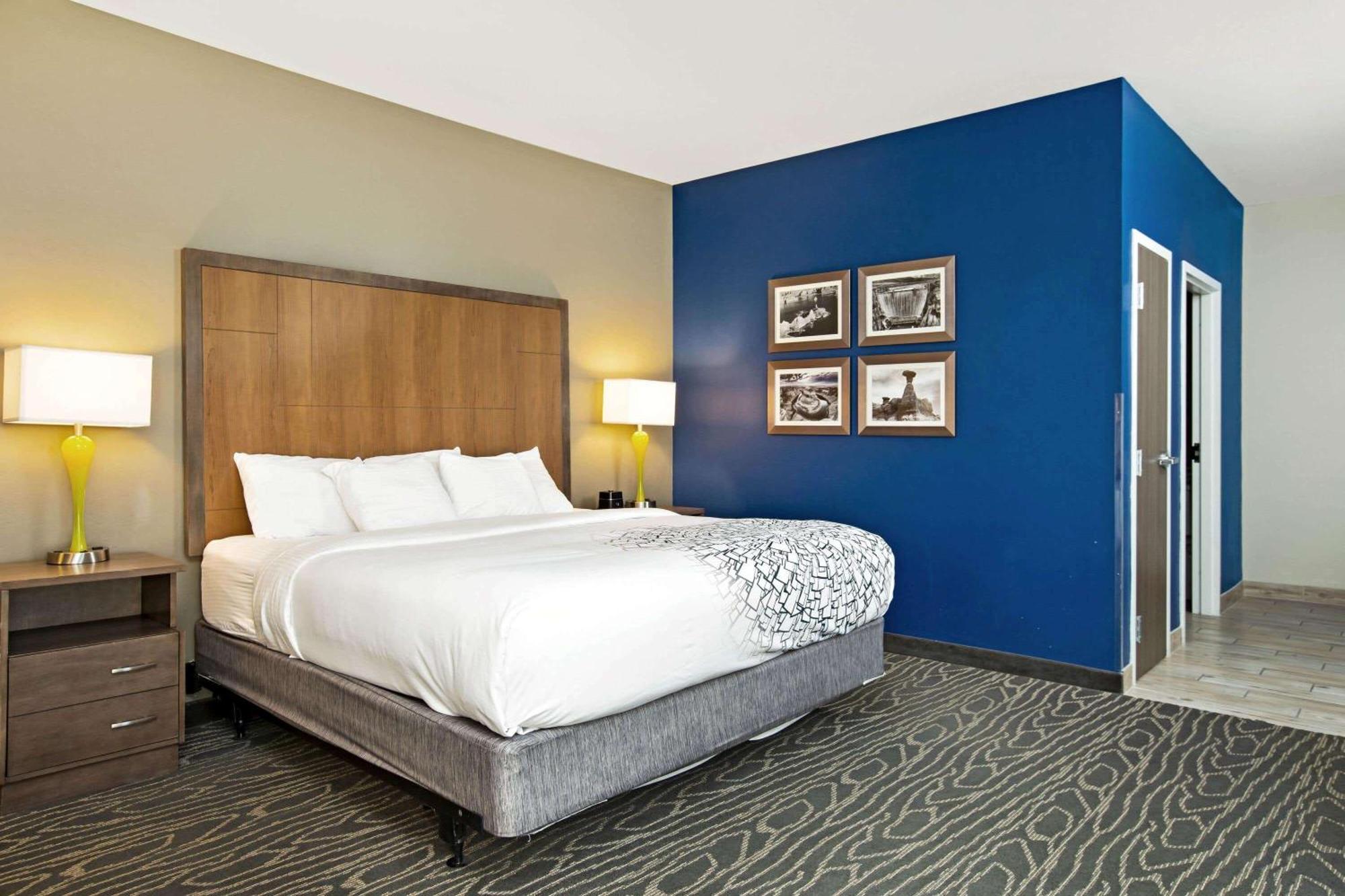King Room Mobility Access or Non-Smoking