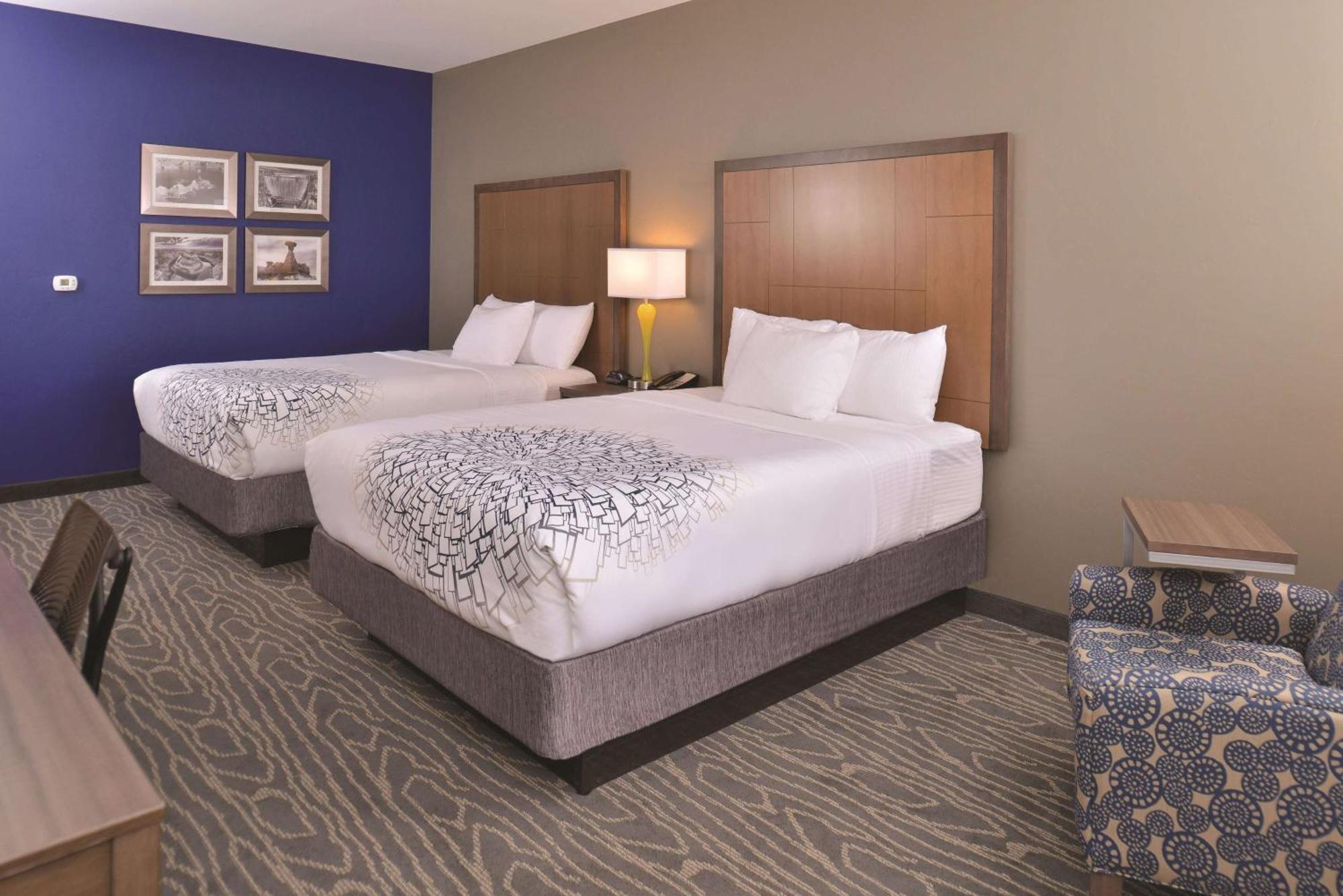 Queen Room Two Queen Beds Mobility Hearing Access or Non-Smoking